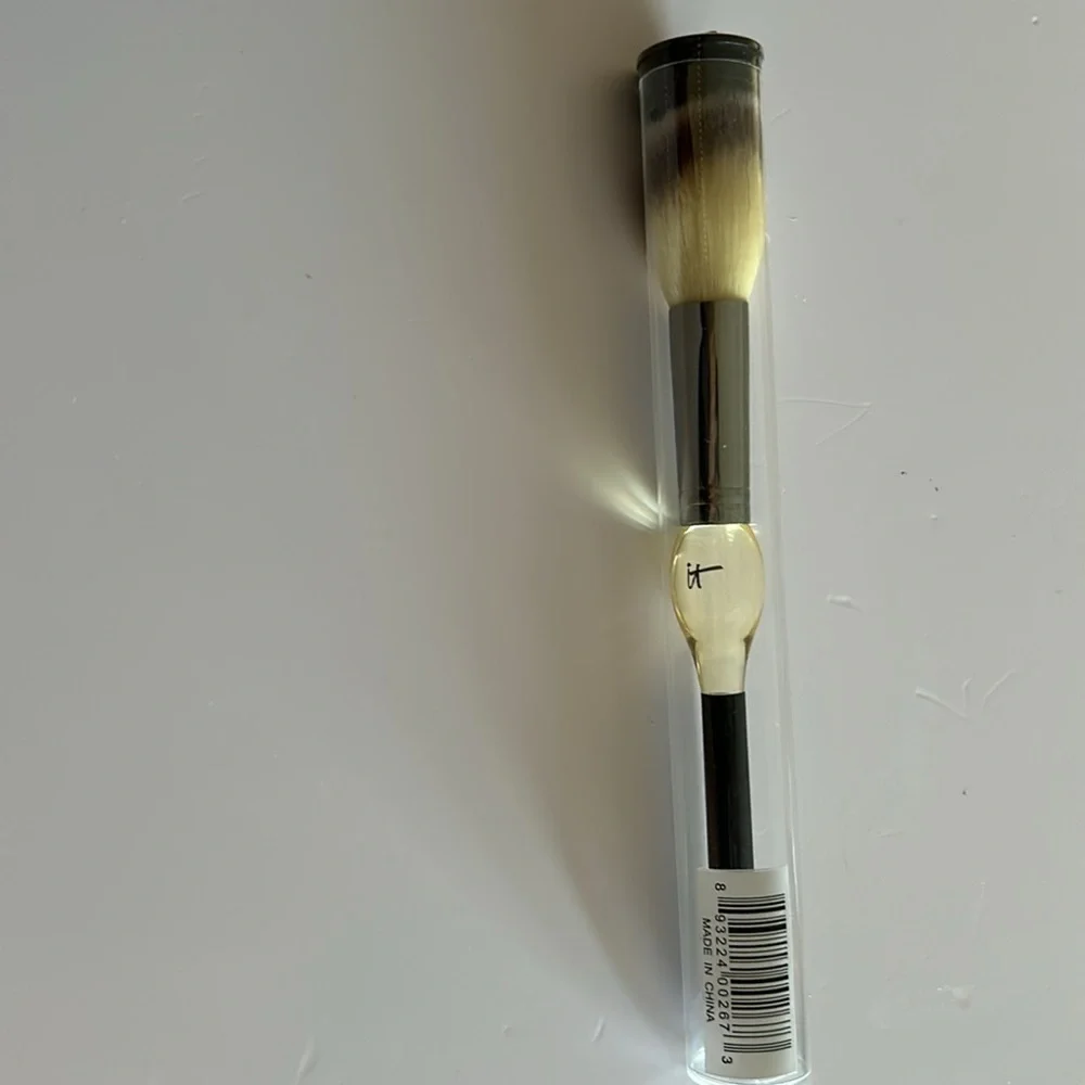 IT Cosmetics Heavenly Luxe French Boutique Blush Brush #4  cream & Powde…